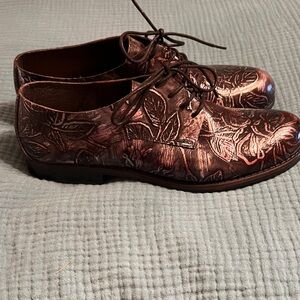 NWOB!! Patricia Nash Silvio Bark Leaves sz9.5